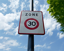 O&ugrave; installer un panneau zone 30 ? Bonnes pratiques et erreurs &agrave; &eacute;viter